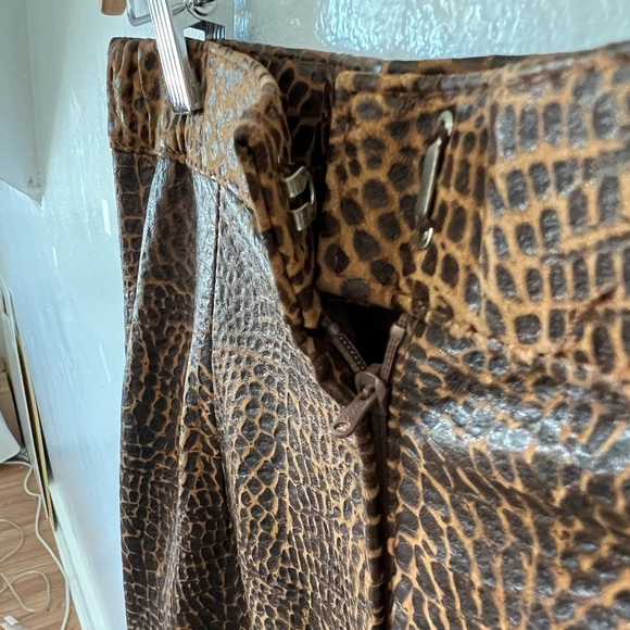 VINTAGE 90s leather CHANEL style matching jacket/skirt sz 36 Small snake print - Picture 10 of 13